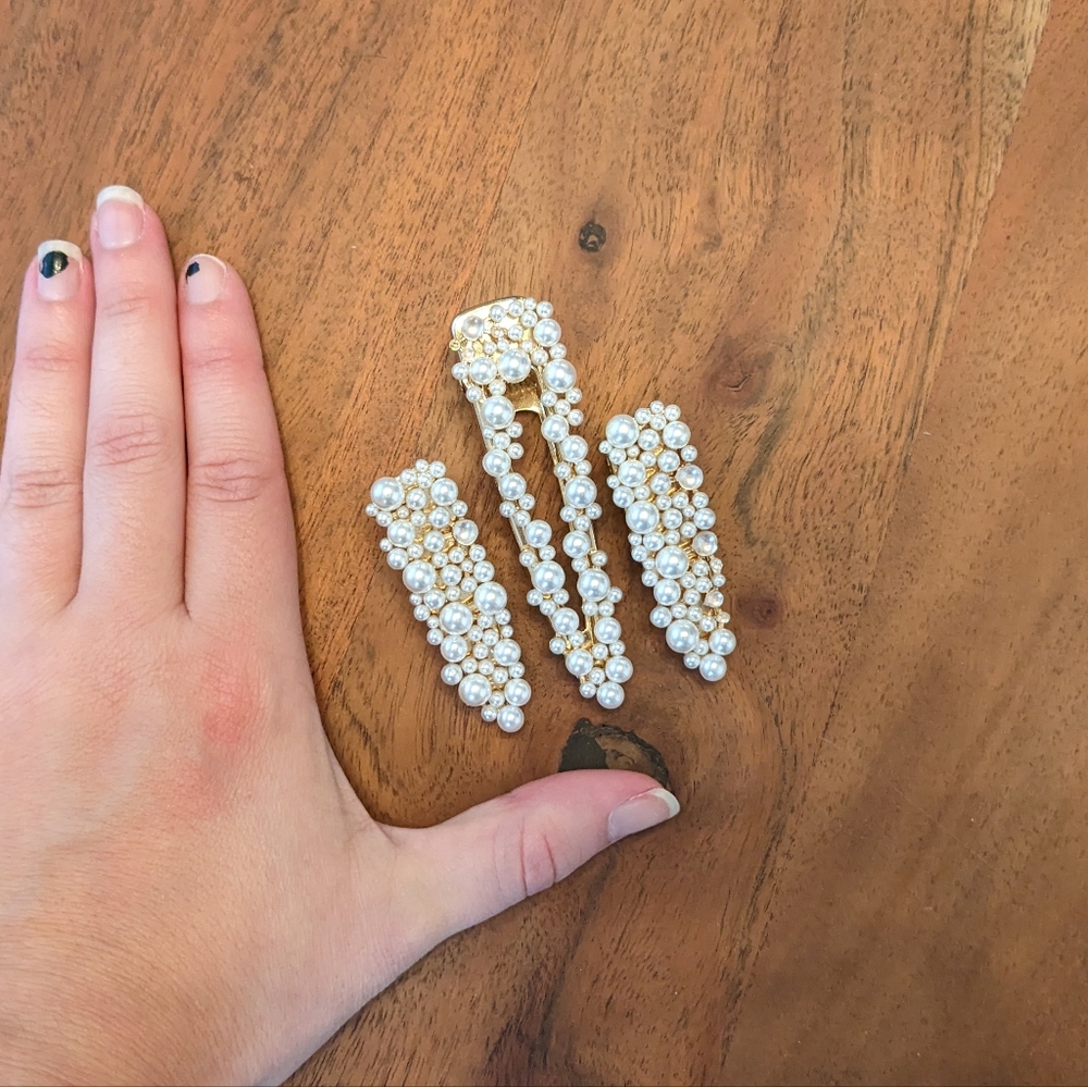 Pearl hair clips